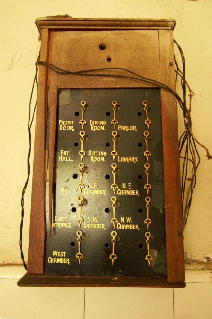 Mtp mansion Suzanne servant board
