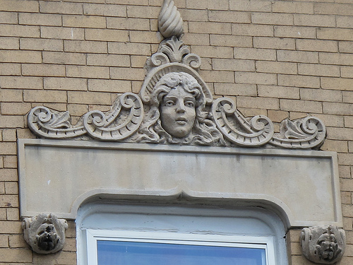 house_sculpture_popville