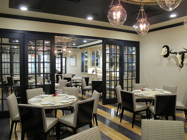 Teddy_bully_bar_back_room_3