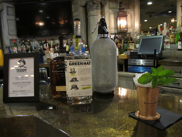 Teddy_bully_bar_drinks