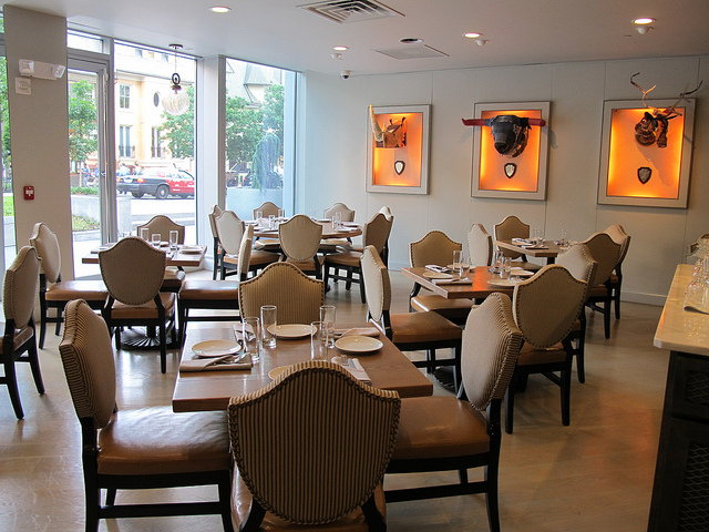 Teddy_bully_bar_side_room_2