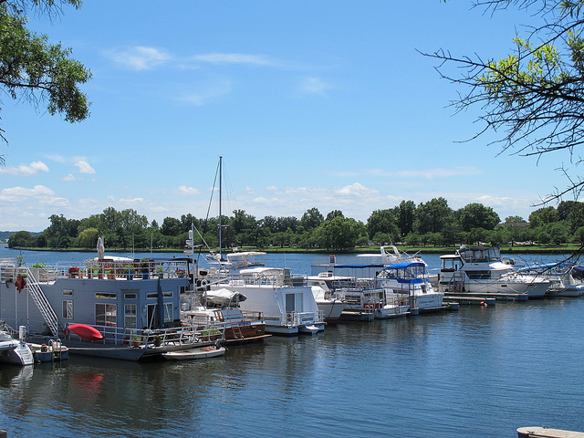 soutwest_waterfront_house_boat