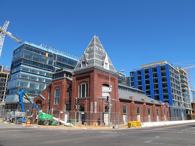 O_street_market_giant_shaw