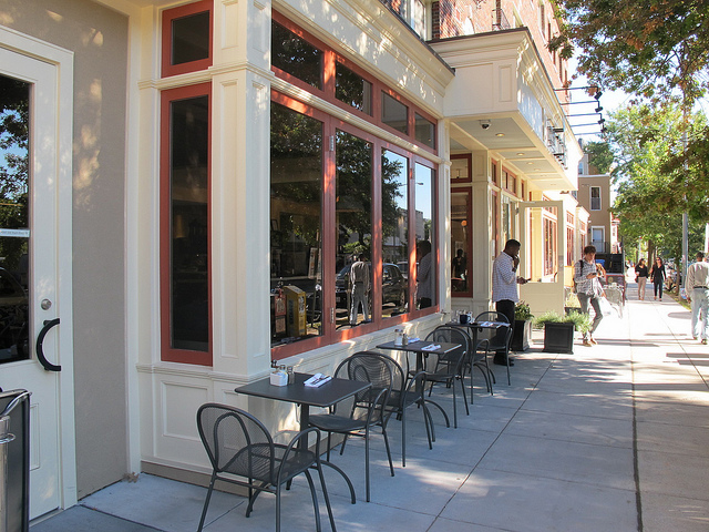 coupe_outdoor_seating_11th_street