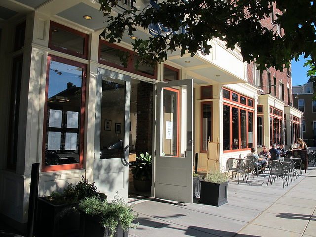 coupe_outdoor_seating_columbia_heights