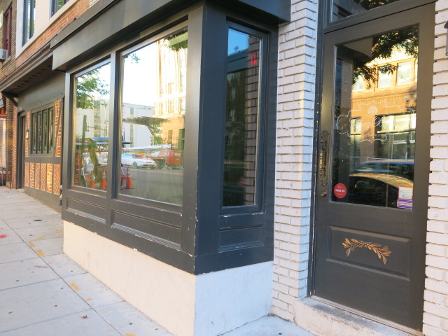 chez_billy_oyster_happy_hour