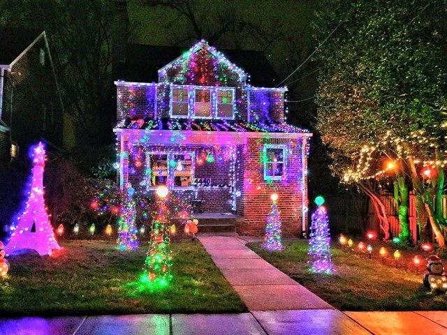 beautiful Christmas lights house - AU Park