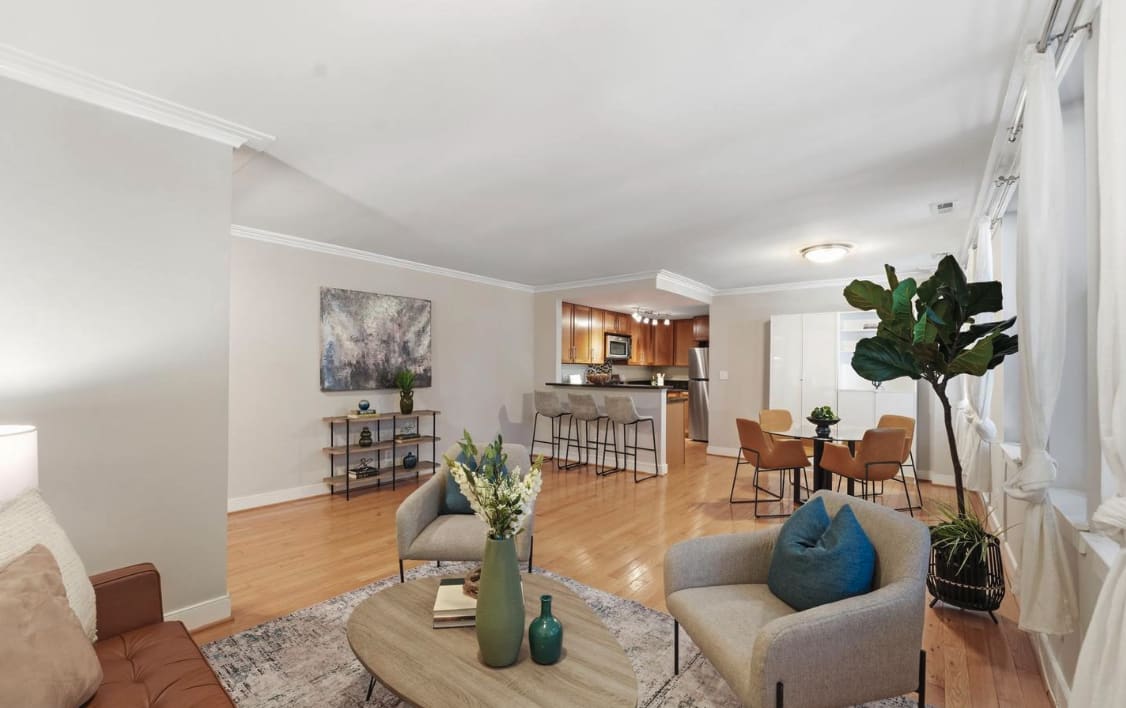 14 S St NE #201